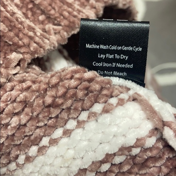 Stripped high- low Turtleneck Sweater - Picture 10 of 10